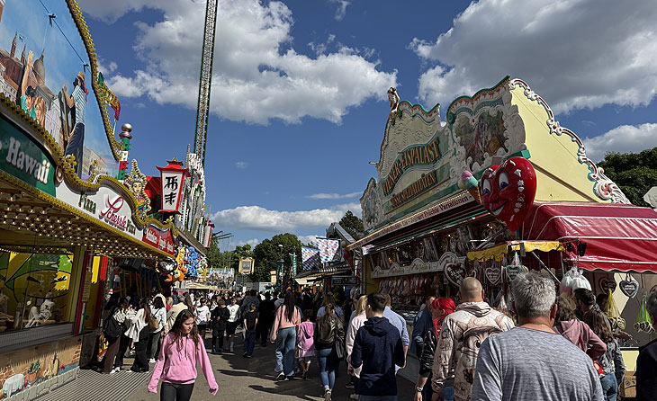 Wiener Eispalast auf der Maidult Regensburg (©Foto: Martin Schmitz) 